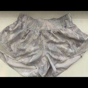 Lululemon hotty hot shorts 2.5”